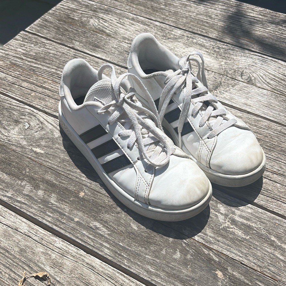 Girls addidas grand court sneakers size 1.5